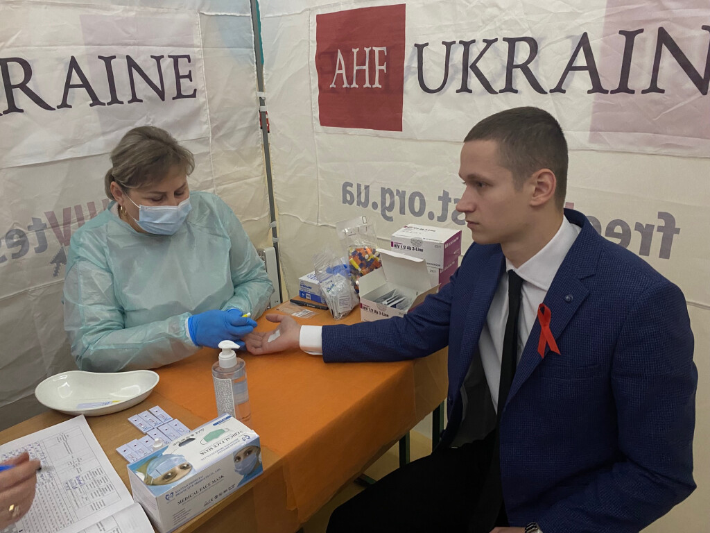 До Всесвітнього дня боротьби зі СНІДом та підтримки людей, які живуть із ВІЛ