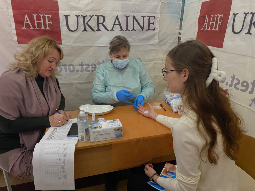 До Всесвітнього дня боротьби зі СНІДом та підтримки людей, які живуть із ВІЛ