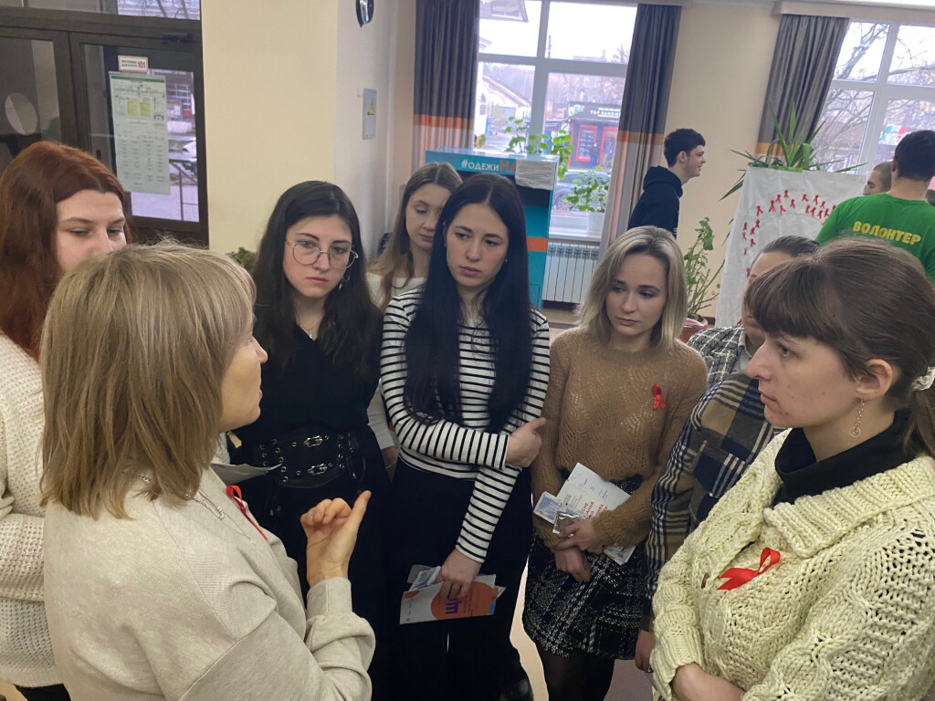 До Всесвітнього дня боротьби зі СНІДом та підтримки людей, які живуть із ВІЛ